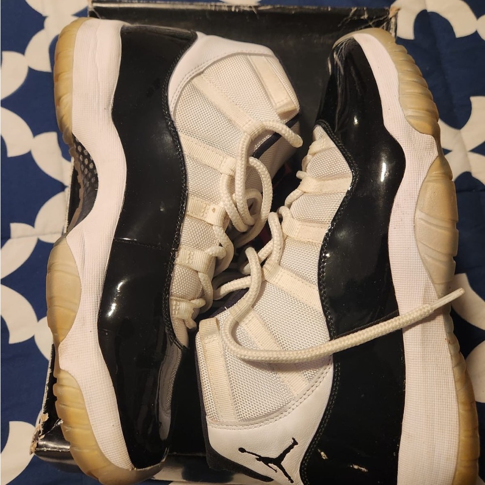 Air Jordan 11 Retro. Sz 12. Concords. Great condition.